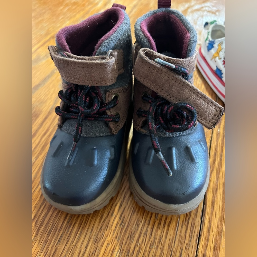 Carters snow boots 6